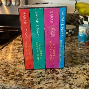 A Court of Thorns and Roses by Sarah J Mass box set of 4 NWOT